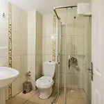 Maral Hotell